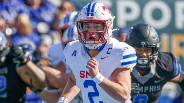 SMU's Preston Stone throwing against Memphis
